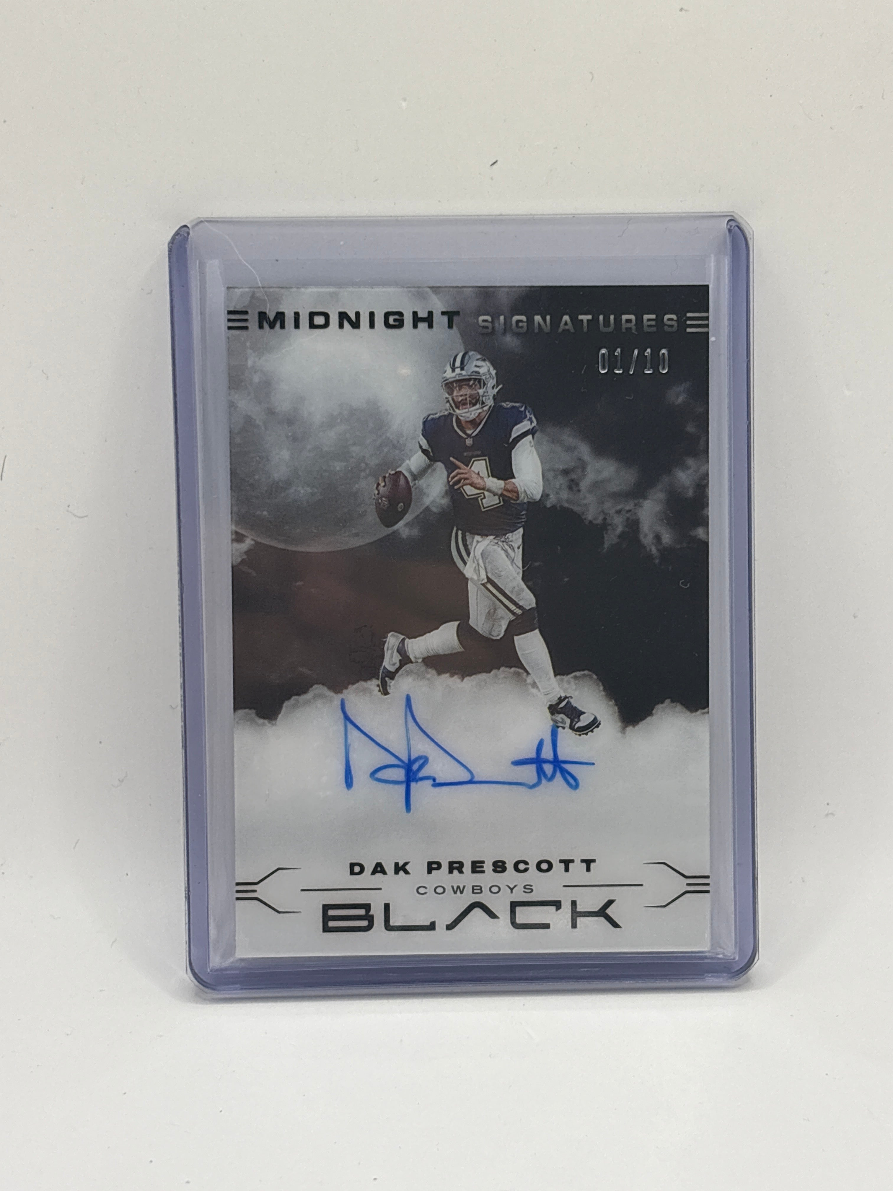 2023 Panini
Black - Midnight
Signatures Dak
Prescott #MS-DPR /10 Auto