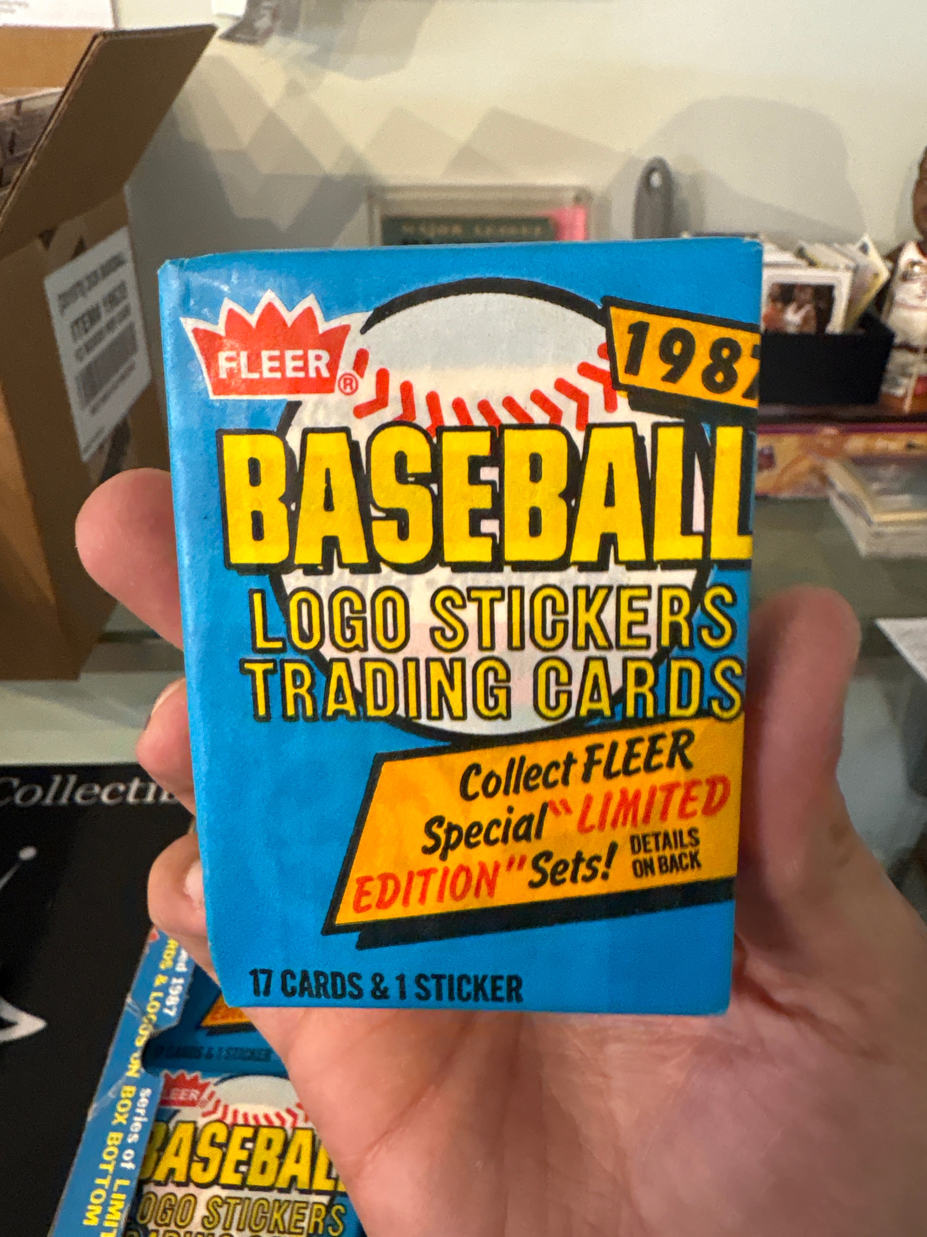 Fleer 1987 Baseball MLB Pack (17 Cards 1 Sticker Logo Stickers)