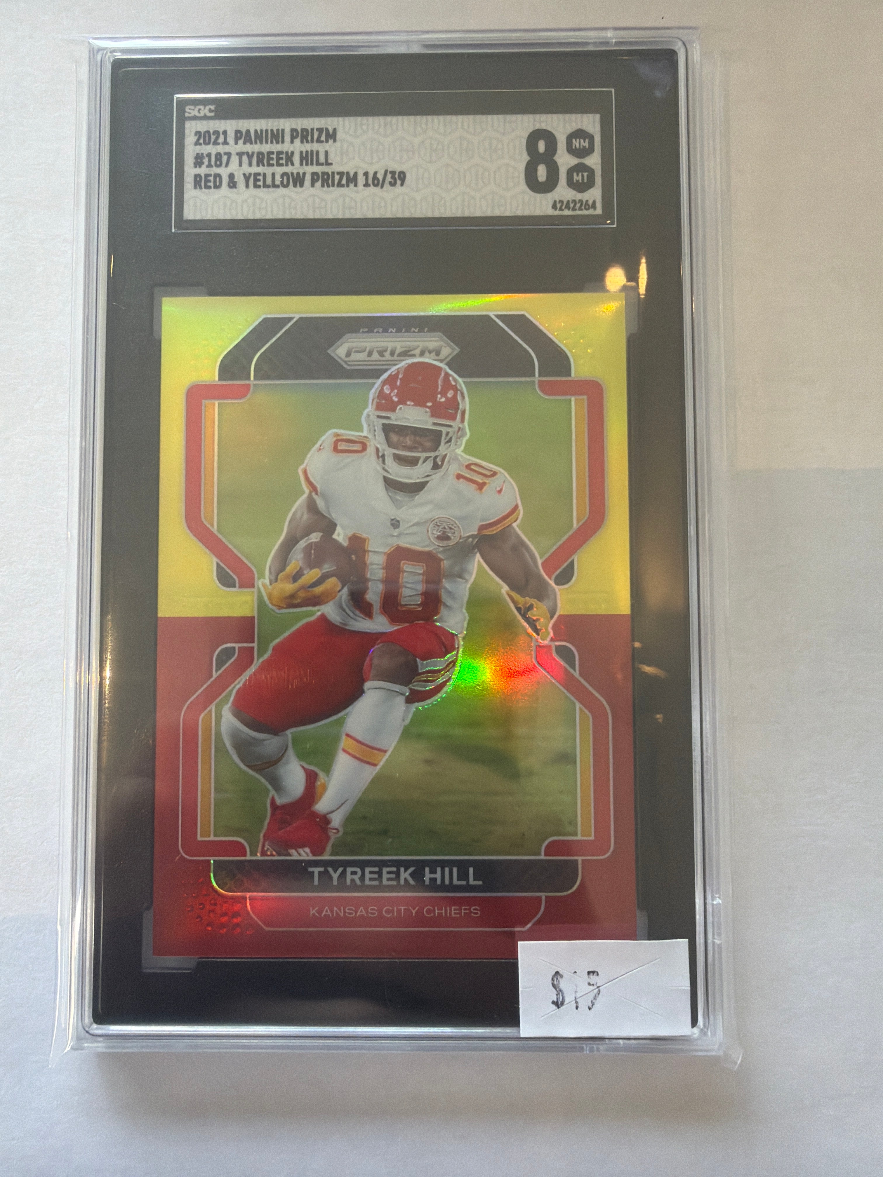 2021 panini Prizm tyreek hill red and yellow Prizm 16/39 SGC 8