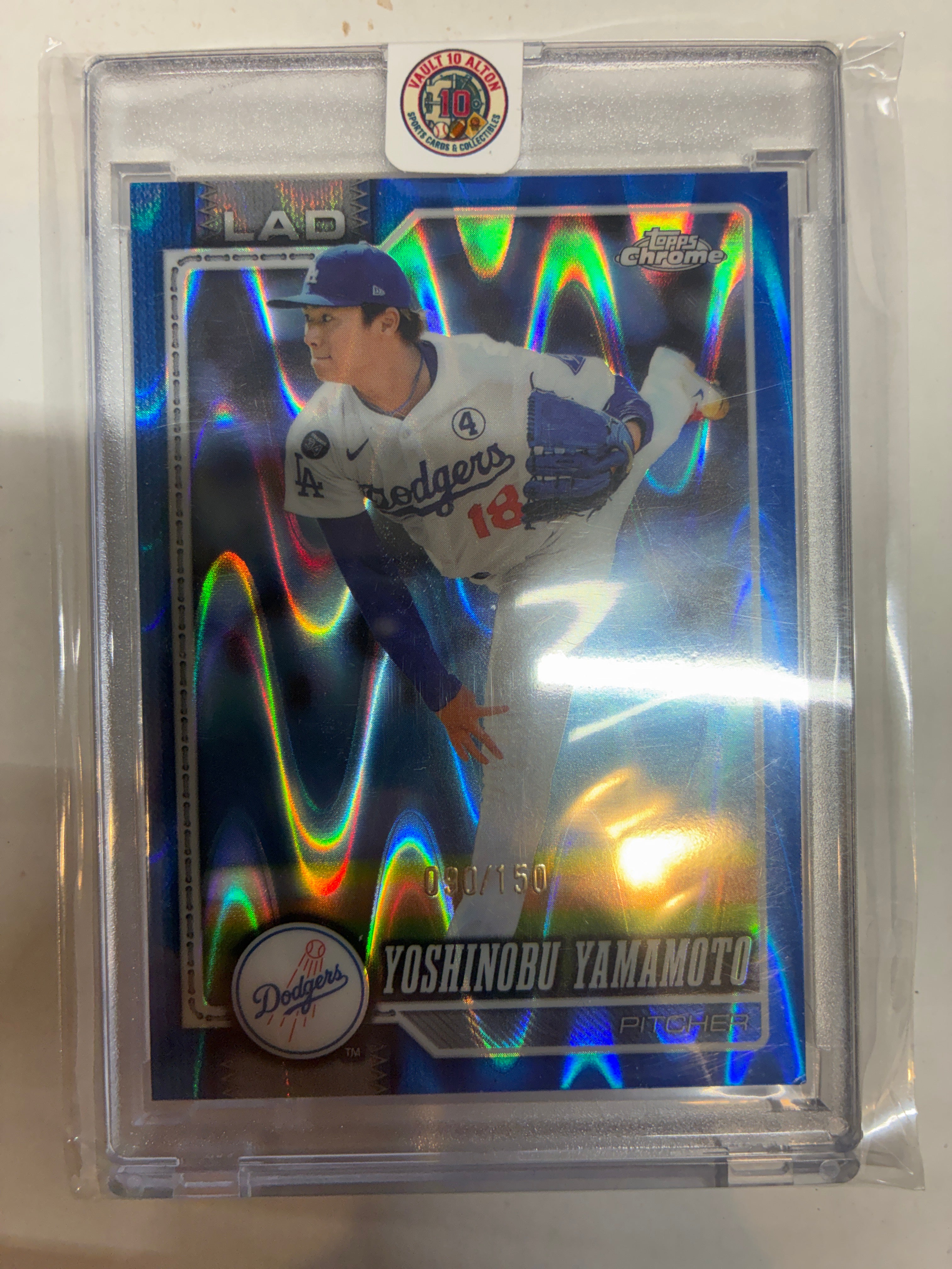 2024 Topps Chrome Yoshinobu Yamamoto #18 Blue Wave Refractor 090/150