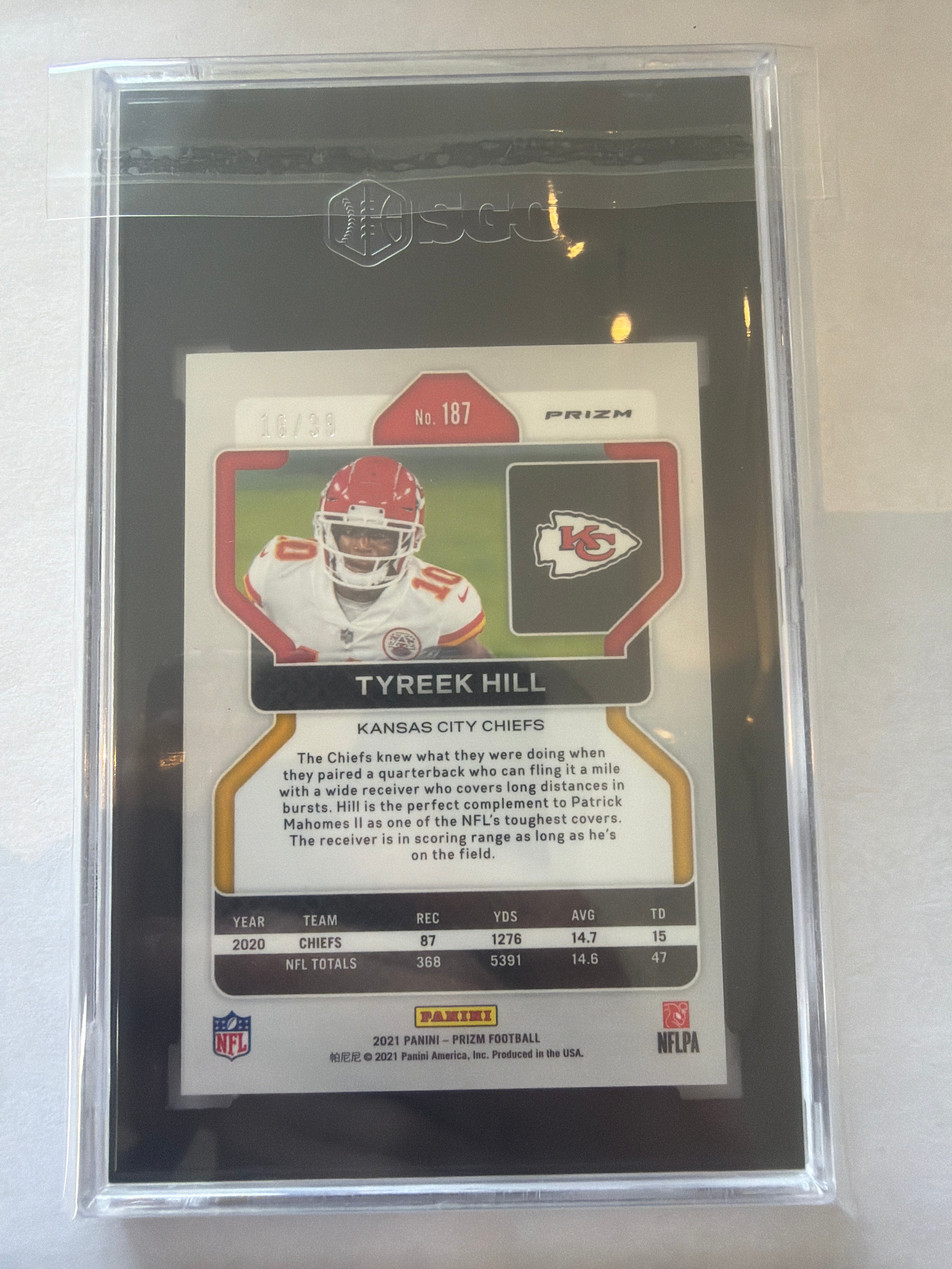 2021 panini Prizm tyreek hill red and yellow Prizm 16/39 SGC 8